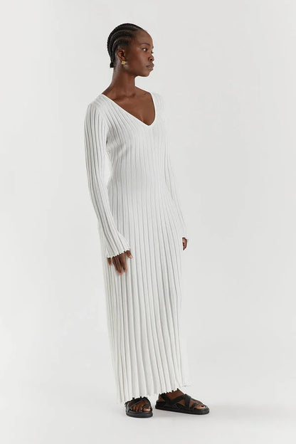 Luna™ | Elegant V-Neck Knitted Midi Dress